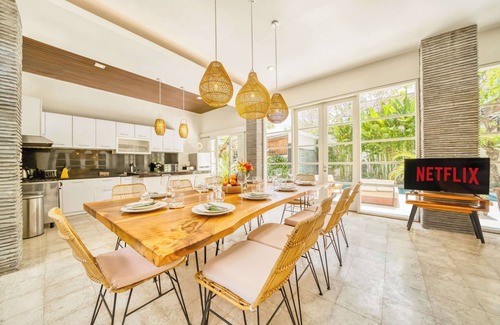 Batubelig Villa | Villa Milano - 6BDR, prime location, pool & garden