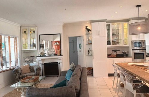 Plettenberg Bay Villa | Villa Mintos | 8 sleeper - 750m to Robberg 5 Beach
