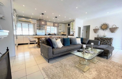 Plettenberg Bay Villa | Villa Mintos | 8 sleeper - 750m to Robberg 5 Beach