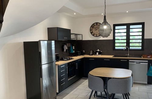 L'Etang-Sale House | Villa Moderne, vue mer et Montagne Avec Jacuzzi!