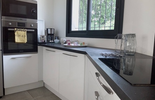 Avignon Villa | VILLA MODERNE. AIR CONDITIONED. SWIMMING POOL. BARBECUE. NO VIS A VIS. OPTICAL FIBER