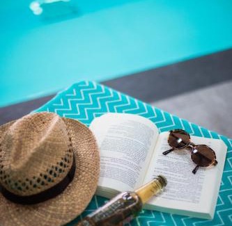 Dollon Villa | Villa moderne proche du Mans avec piscine intérieure