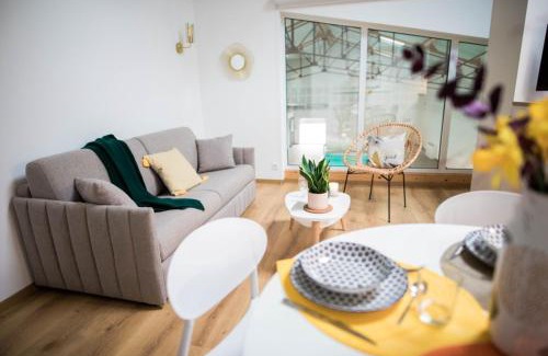 Dollon Villa | Villa moderne proche du Mans avec piscine intérieure