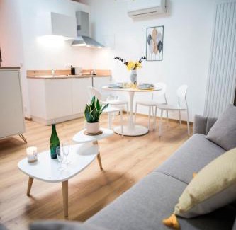 Dollon Villa | Villa moderne proche du Mans avec piscine intérieure