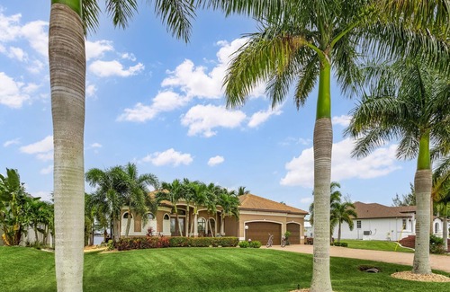 Burnt Store Villa | Villa Monticello - Cape Coral Luxury Waterfront Home 3 Bed 3 Bath Heated Pool