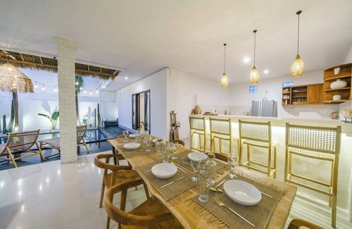 Batu Bolong Villa | ★ VILLA MOOREA : Tropical Vibes - 3 min from beach