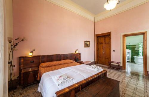 Mologno Hotel | Villa Moorings