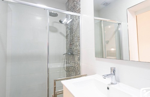 Paichi Villa | Villa MORAIRA HILL by Abahana Villas