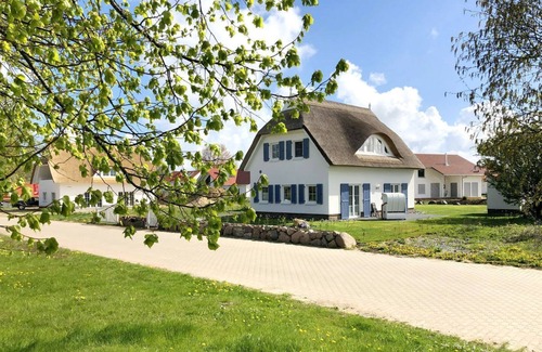 Trent House | Villa Morgensünn - House in an idyllic location with sauna, terrace and garden -