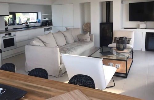 Aktio-Vonitsa Villa | Villa Mytikas. 3 Bed villa. Private heated pool & Jacuzzi. Sleeps 8. Seaview.