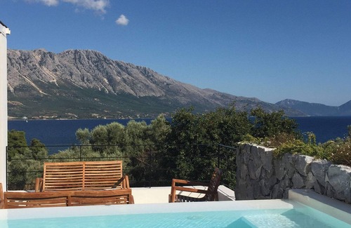 Aktio-Vonitsa Villa | Villa Mytikas. 3 Bed villa. Private heated pool & Jacuzzi. Sleeps 8. Seaview.