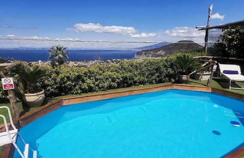 Sant'Agnello Villa | Villa Naiade: An elegant and welcoming three-story villa which faces the sun and the sea, with Free WI-FI.