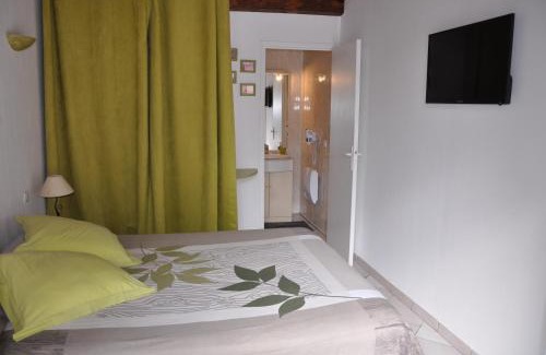 Bormes-Les-Mimosas Bed & Breakfast | Villa Nais B&B
