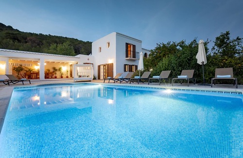 Sant Josep de sa Talaia Villa | Villa Near Ibiza Town-San Antonio Sleeps 14
