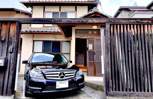 Kita Ward House | Villa near Kinkakuji 金閣寺周辺 貸切町屋 無料駐車場 メルセデス貸出 Pets OK