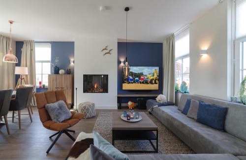 Colijnsplaat House | Villa near Oosterschelde with Game Room