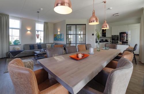 Colijnsplaat House | Villa near Oosterschelde with Game Room
