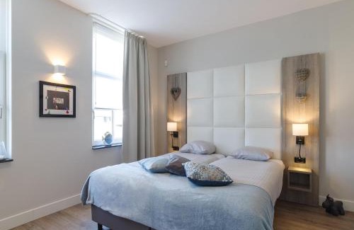 Colijnsplaat House | Villa near Oosterschelde with Game Room