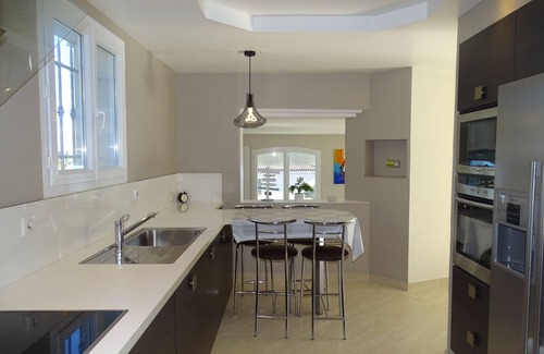 Antheor House | Villa near the beach for 8-9 people, air con, pool, secure private estate