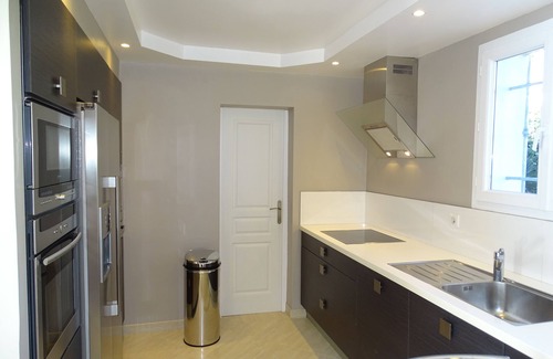 Antheor House | Villa near the beach for 8-9 people, air con, pool, secure private estate