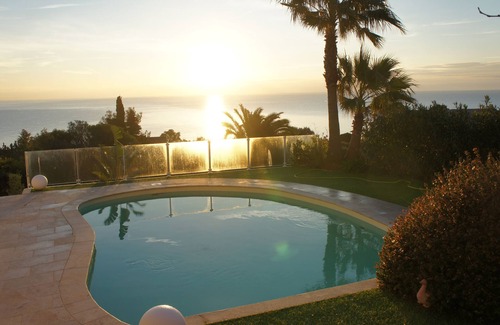 Antheor House | Villa near the beach for 8-9 people, air con, pool, secure private estate