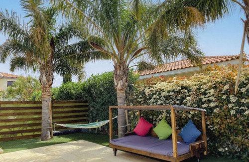 Bompas Villa | Villa Néfliers, with private pool and garden. 10 min. from the seafront