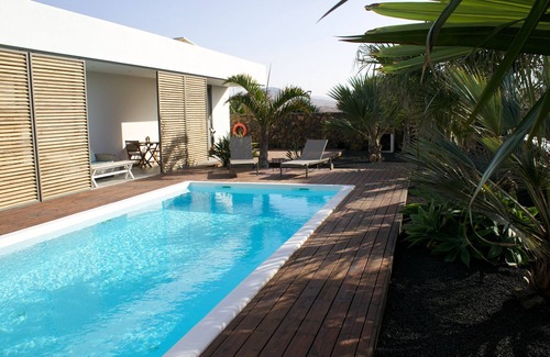 Lajares Villa | Villa Nerea- modern with heated private pool/fiber optic internet(300mbit/s)/BBQ