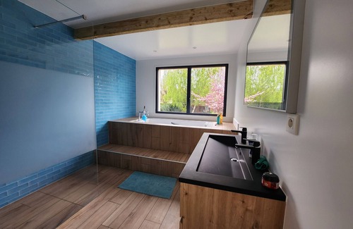 Saint-Nom-la-Breteche Villa | Villa Neuve Centre Village