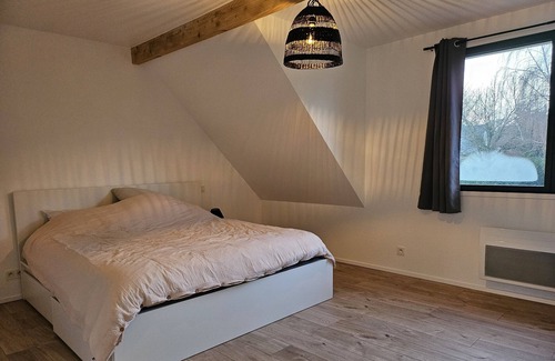 Saint-Nom-la-Breteche Villa | Villa Neuve Centre Village
