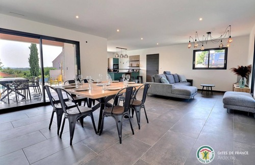 Ruoms House | Villa Neuve, Climatisée; Grande Piscine, Lieu Calme