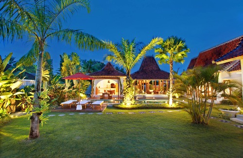 Babakan Villa | Villa Nico exquisite 5 bedrooms in lovely Balinese-inspired décor.