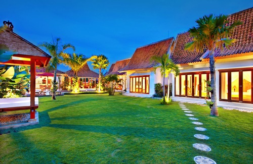Babakan Villa | Villa Nico exquisite 5 bedrooms in lovely Balinese-inspired décor.