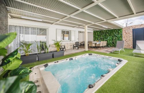 Sainte-Suzanne Villa | Villa Noé - Famille, détente et Jacuzzi - Wiskeys