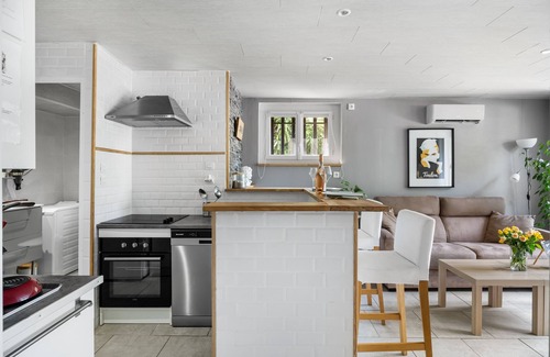 Cuers Apartment | Villa Nui - Comfortable apartment - Summer terrace and private parking.