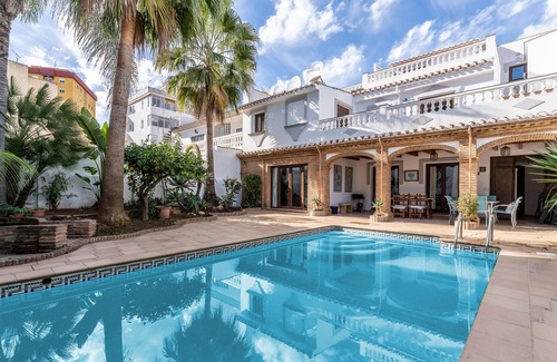 Fuengirola Villa | Villa 'Oasis' with Private Pool, Wi-Fi and Air Conditioning