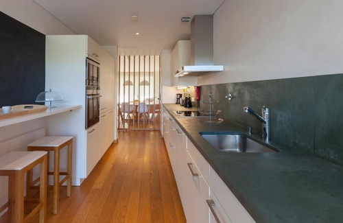 Carvalhal Villa | Villa 'Oasis' with Shared Pool, Wi-Fi and Air Conditioning