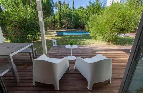Carvalhal Villa | Villa 'Oasis' with Shared Pool, Wi-Fi and Air Conditioning