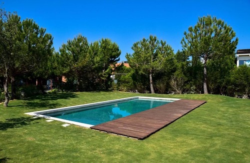 Carvalhal Villa | Villa 'Oasis' with Shared Pool, Wi-Fi and Air Conditioning