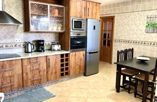 Tuineje Villa | VILLA OLIVA swimming pool with hydro-massage wifi air conditioning and lots of space.
