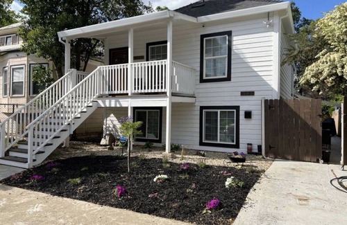 North Oak Park House | Villa on 6th Ave