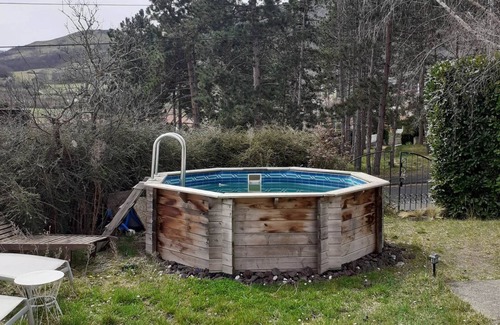 Perignat-les-Sarlieve Villa | Villa on the heights with garden not overlooked
