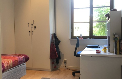 Nacka Municipality Villa | Villa on natural plot by the lake, close to bus and swimming
