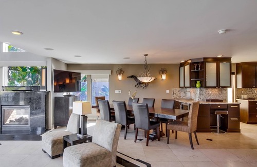 Crown Point House | Villa on the Bay | 6BR MB Gem w/Spacious Yard