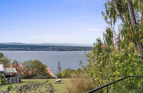Acacia Bay House | Villa on the Bay