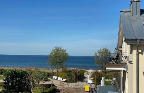 Ahlbeck Apartment | Villa on the beach, spacious loft with direct sea views