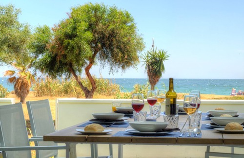 New Golden Mile Villa | VILLA ON THE BEACH Immaculate Sleeps 6 Private heated pool, walk everywhere,