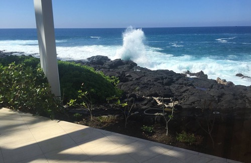 Kailua-Kona Villa | Villa On The Ocean - One Of Largest Condos On Alii Drive. Directly Oceanfront.