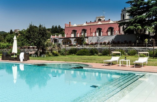 Trecastagni Villa | Villa on wine estate with private pool and views