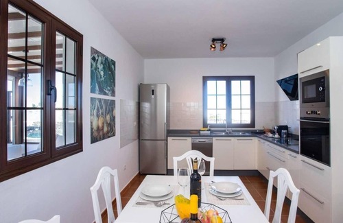 Tinajo House | Villa Palmera La Vegueta Villas