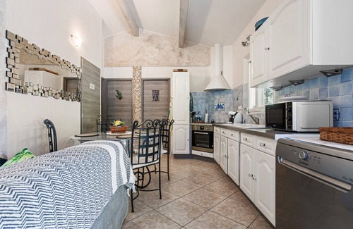 Cuers Villa | Villa 'Palmiers En Couleurs' with Mountain View, Private Pool and Wi-Fi